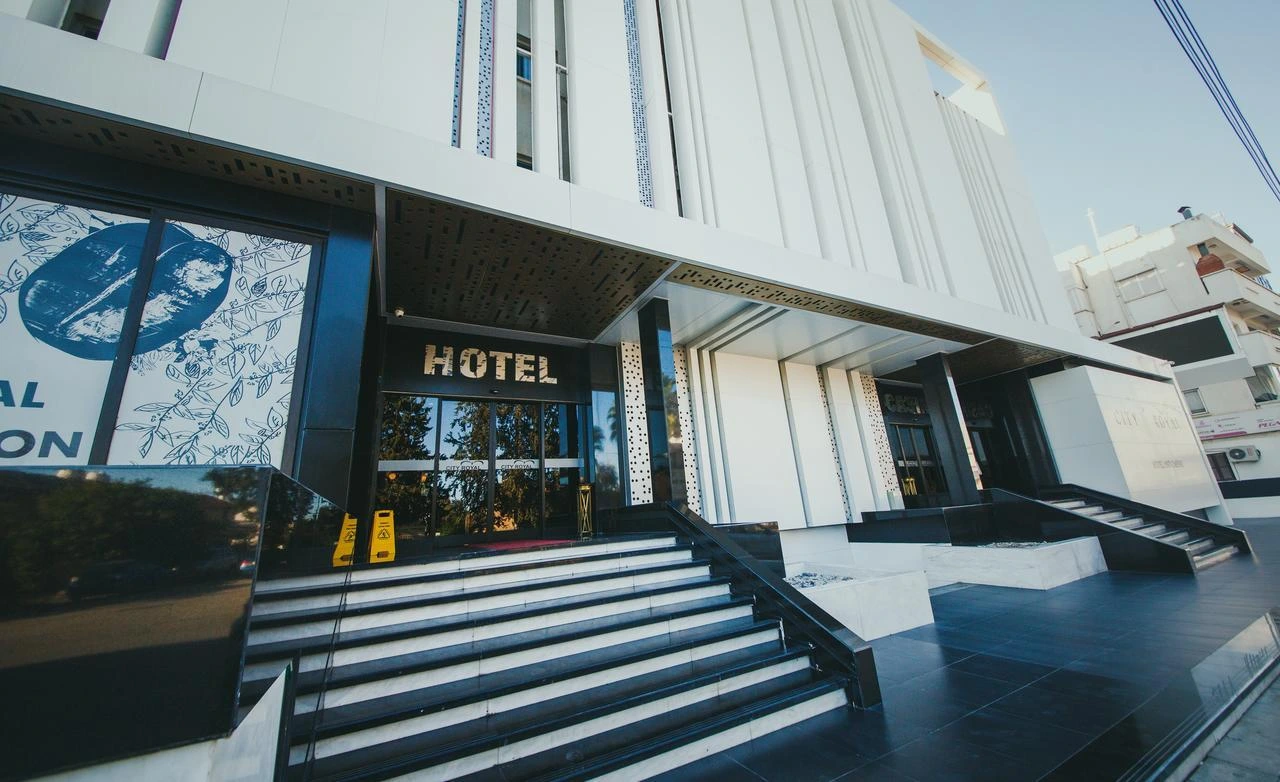 City Royal Hotel