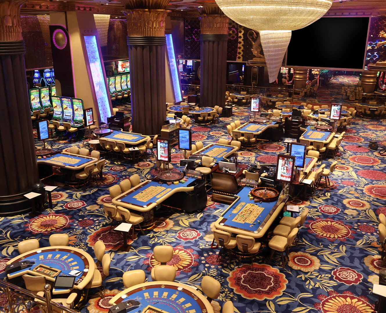 Cratos Premium Hotel