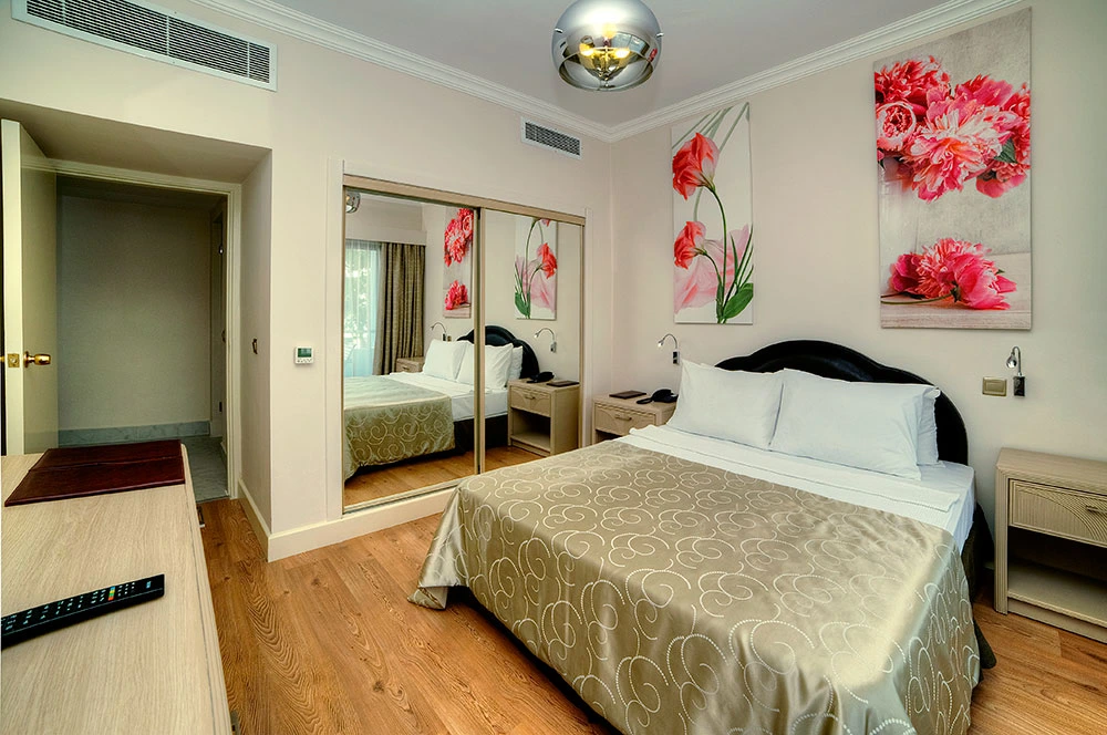Jasmine Court Hotel - 4