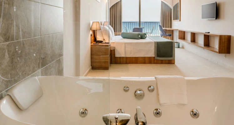 Olivia Palm Hotel